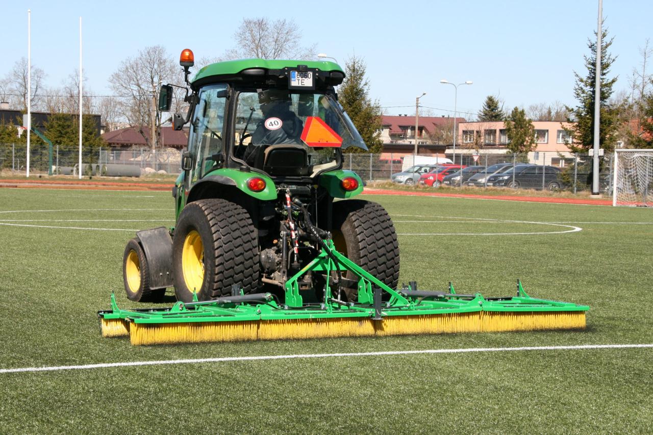 Turf brush machine