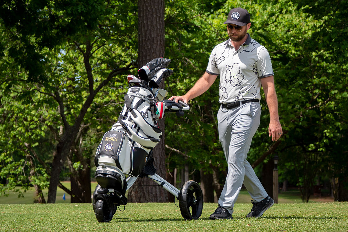 Motorized golf bag cart