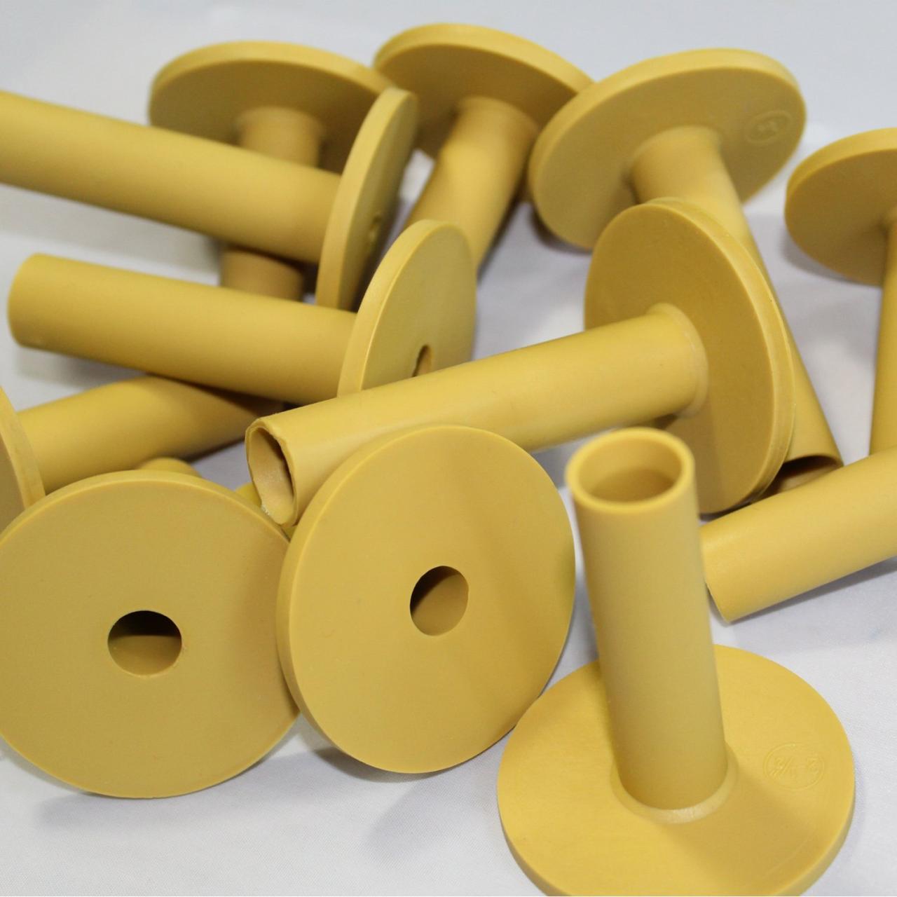 Rubber tees for golf mats